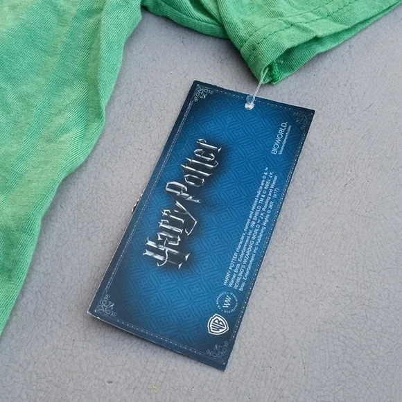 2/$10 Harry Potter Slytherin House Graphic Tee Unisex Sizing - Picture 5 of 5